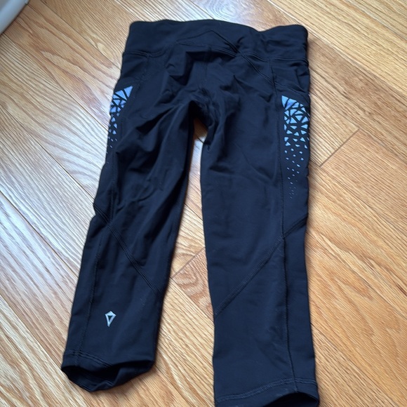 Iviva Size 8 Black tights , possibly will be mid calf length - Picture 3 of 3